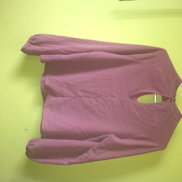 It’s long sleeve top - Picture 5 of 6